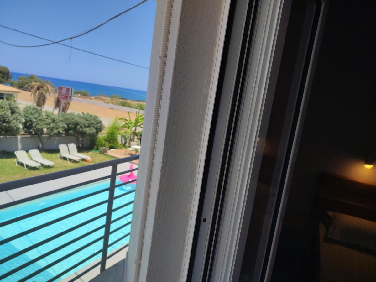 Aparthotel Banana Moon Adelianos Kampos Exterior foto