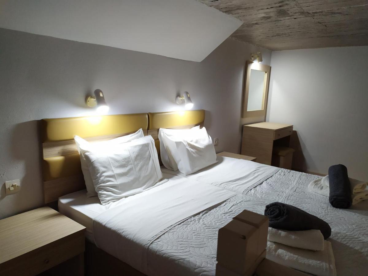Aparthotel Banana Moon Adelianos Kampos Exterior foto